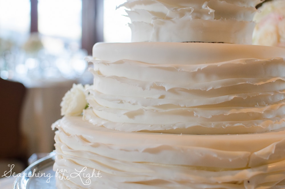 Fall Wedding photos and wedding cake in Beaver Creek, CO by Denver Wedding Photographer