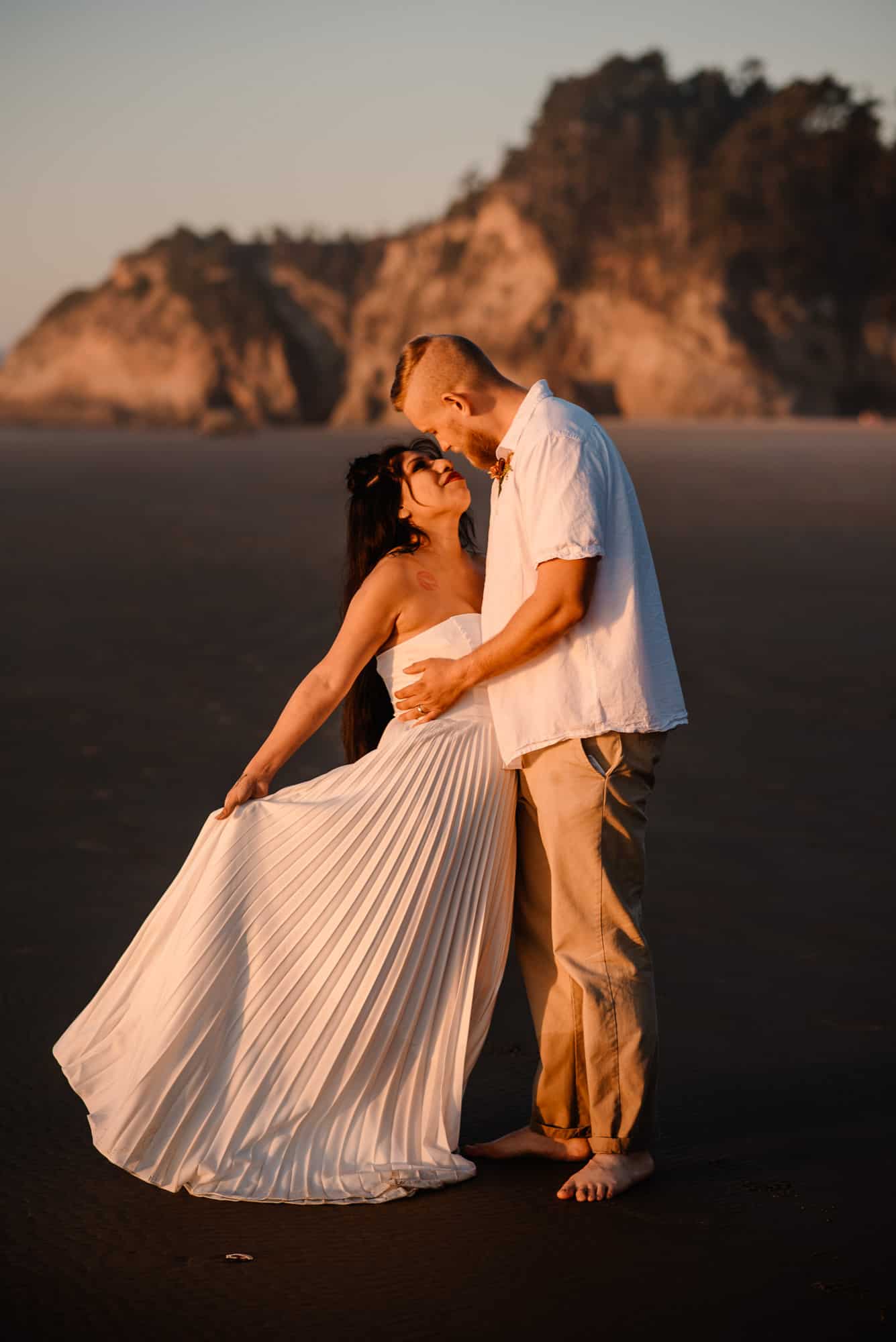 elopement wedding standing in front of the setting sun on the oregon coast after following this elopement wedding day schedule guide