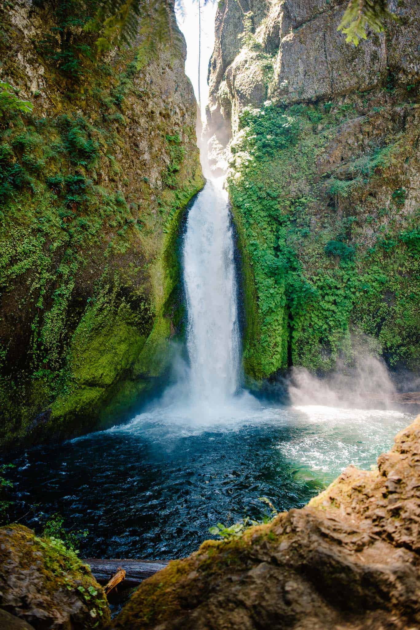 waterfall wedding venue in Oregon