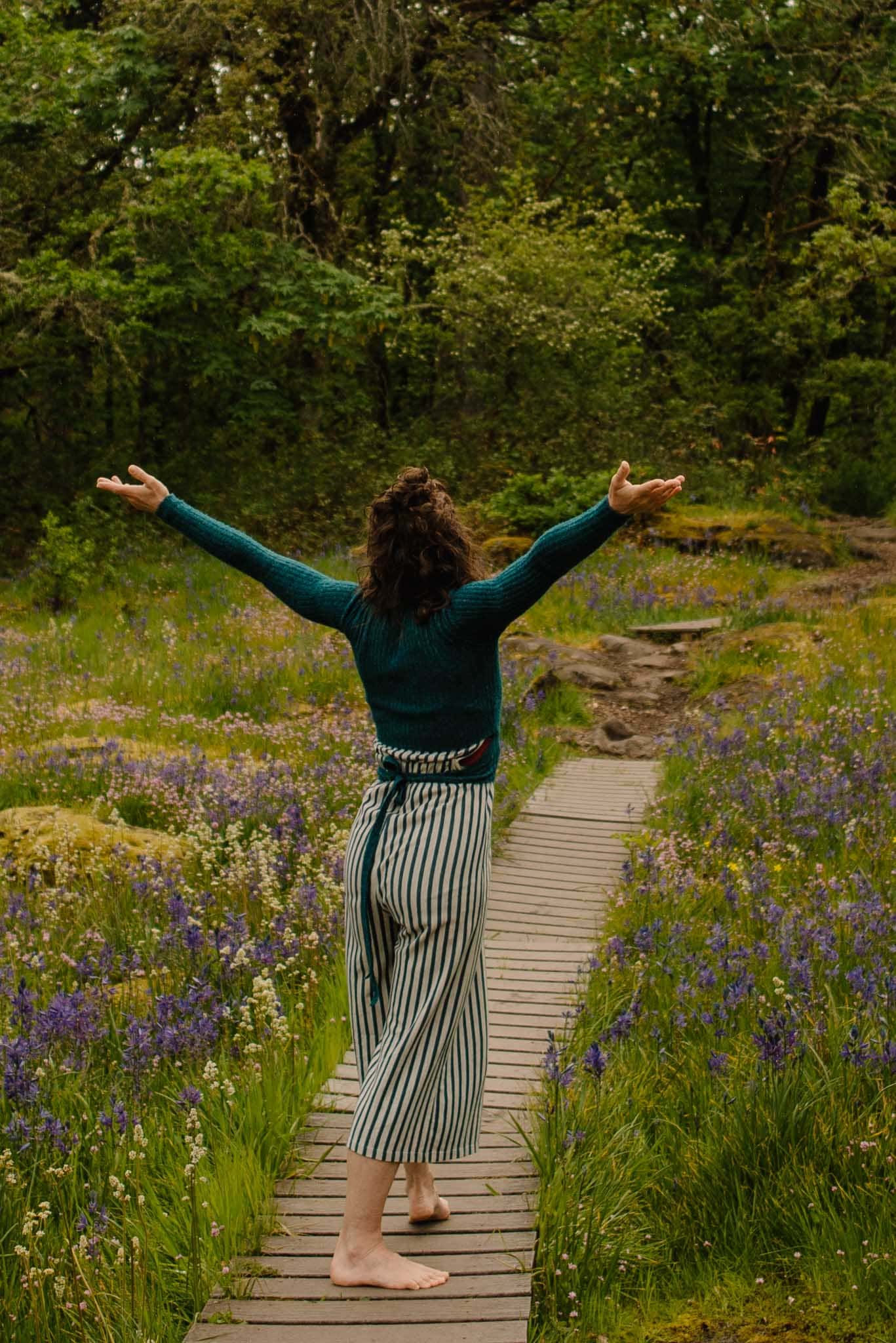 female praticing a somtaic movement experiences on a trail for a women's retreat and wellness experience near Portland Oregon and women's retreat in Oregon